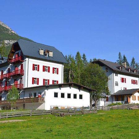 Hotel Croda Rossa Карбонин Екстериор снимка
