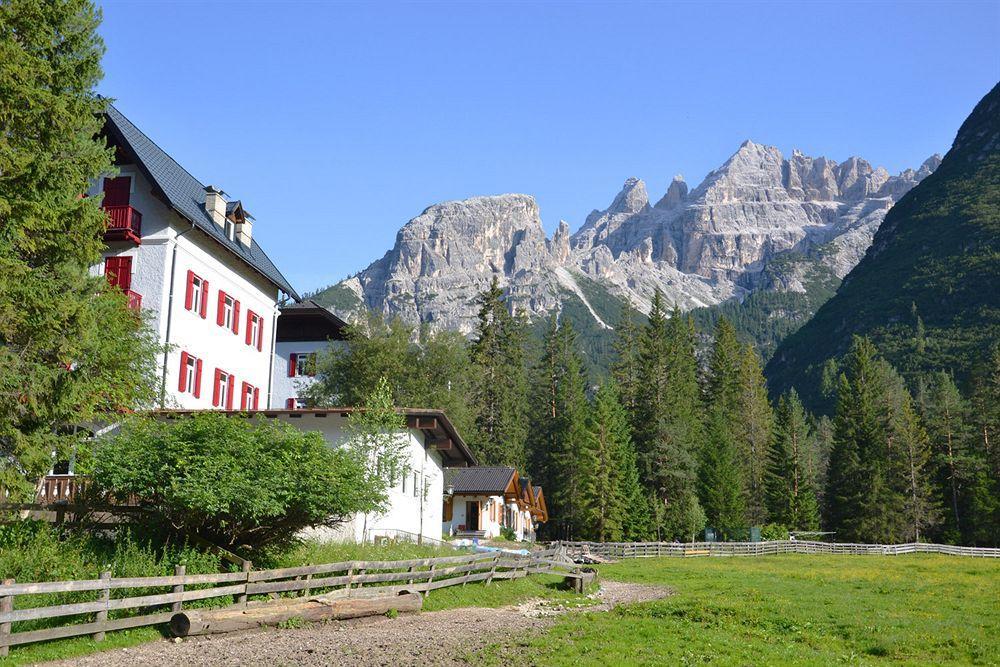 Hotel Croda Rossa Карбонин Екстериор снимка