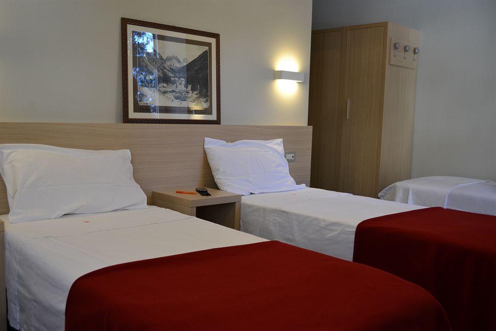 Hotel Croda Rossa Карбонин Екстериор снимка