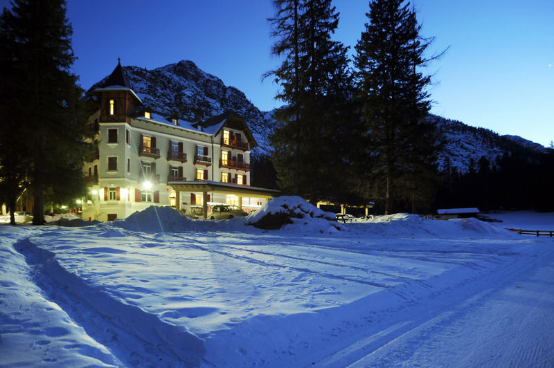 Hotel Croda Rossa Карбонин Екстериор снимка