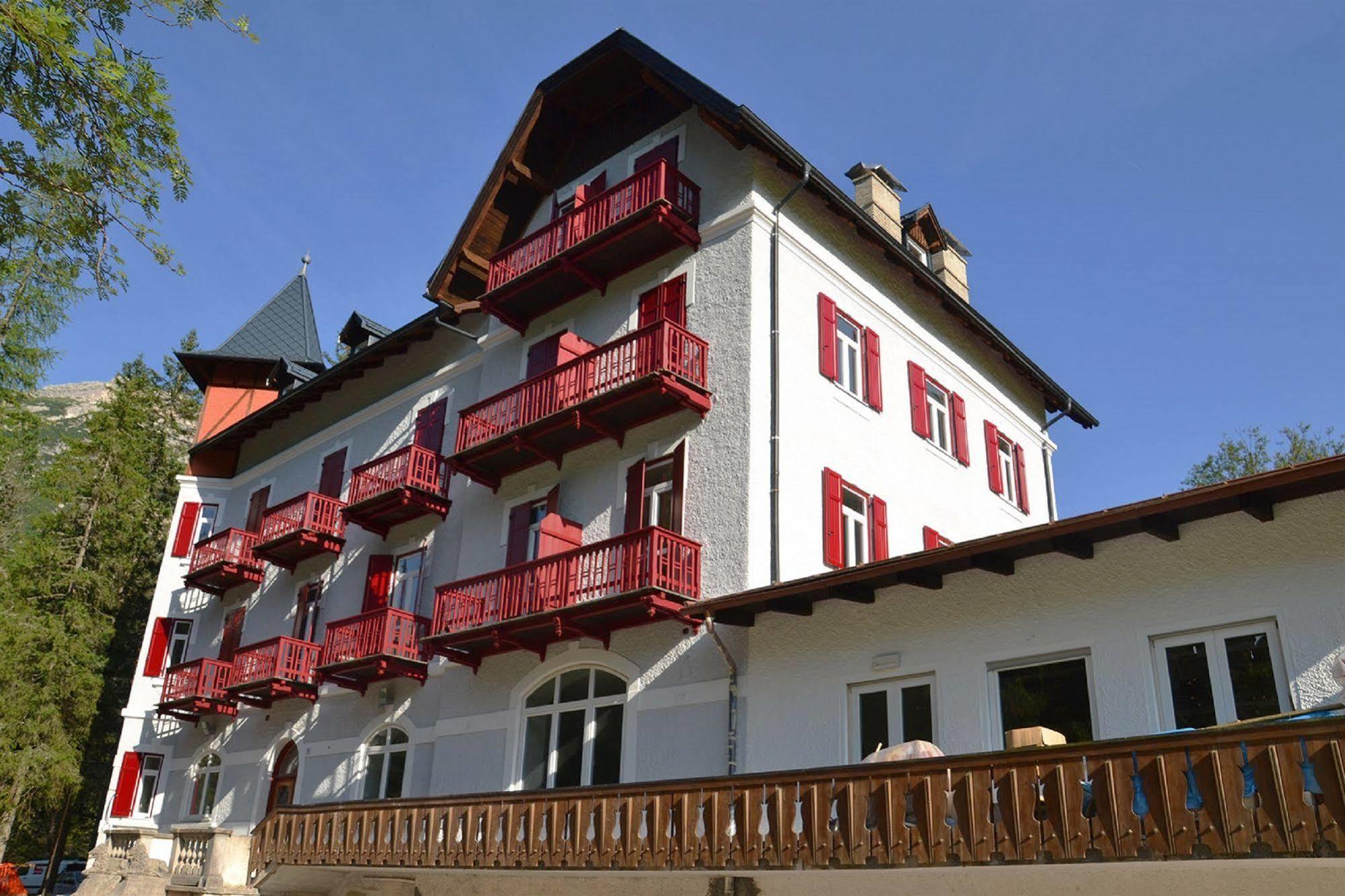 Hotel Croda Rossa Карбонин Екстериор снимка