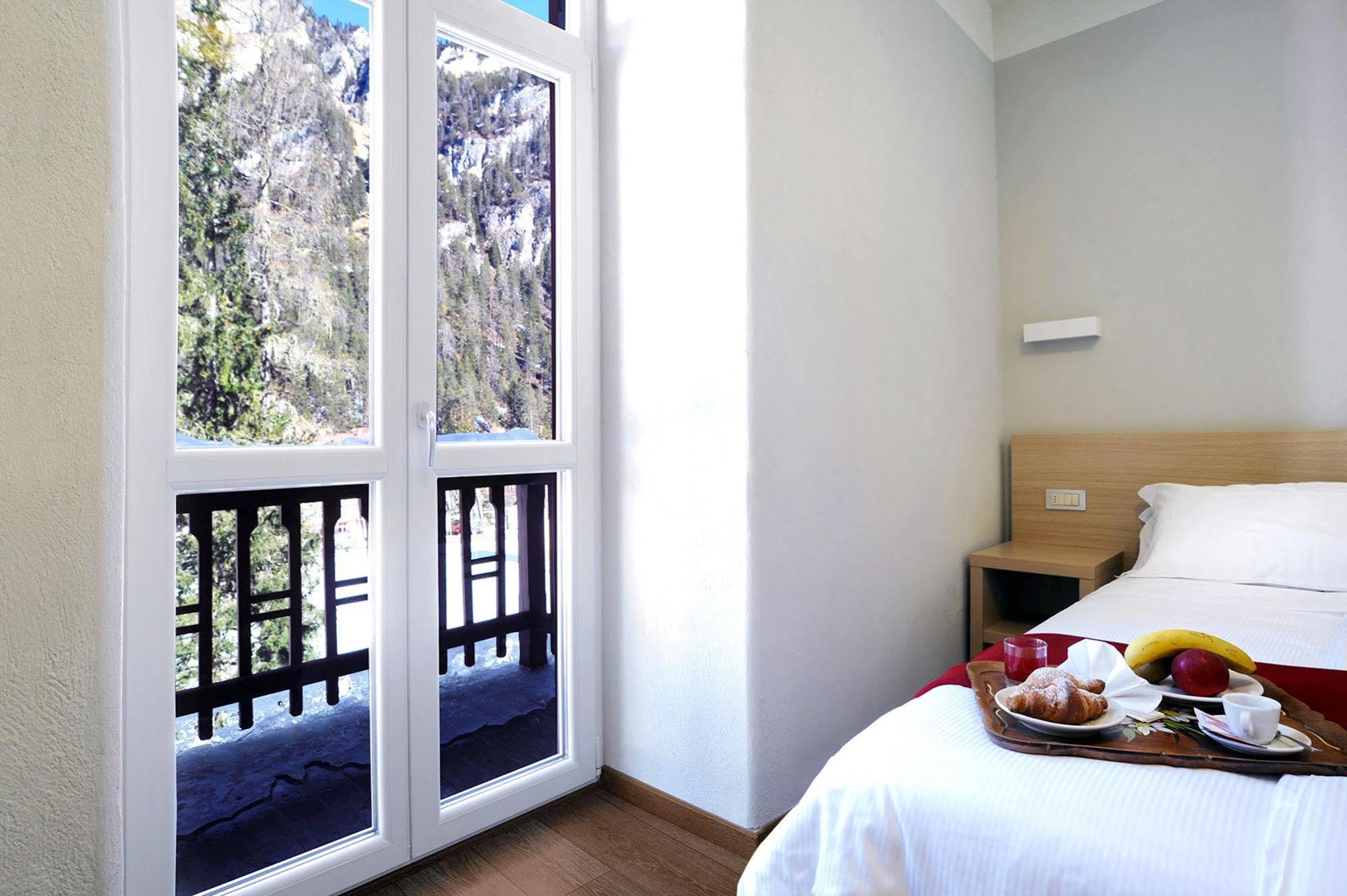 Hotel Croda Rossa Карбонин Екстериор снимка