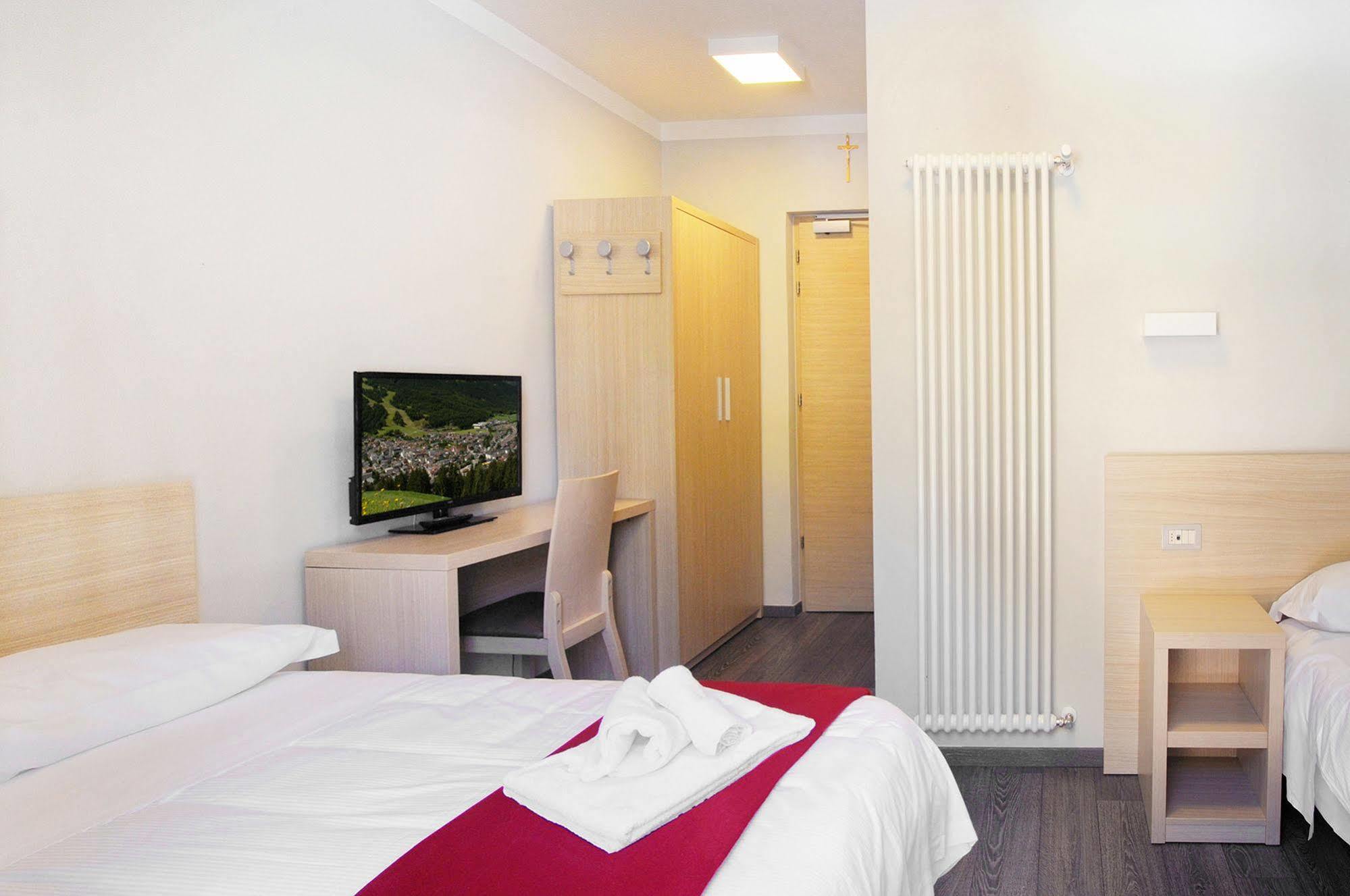 Hotel Croda Rossa Карбонин Екстериор снимка