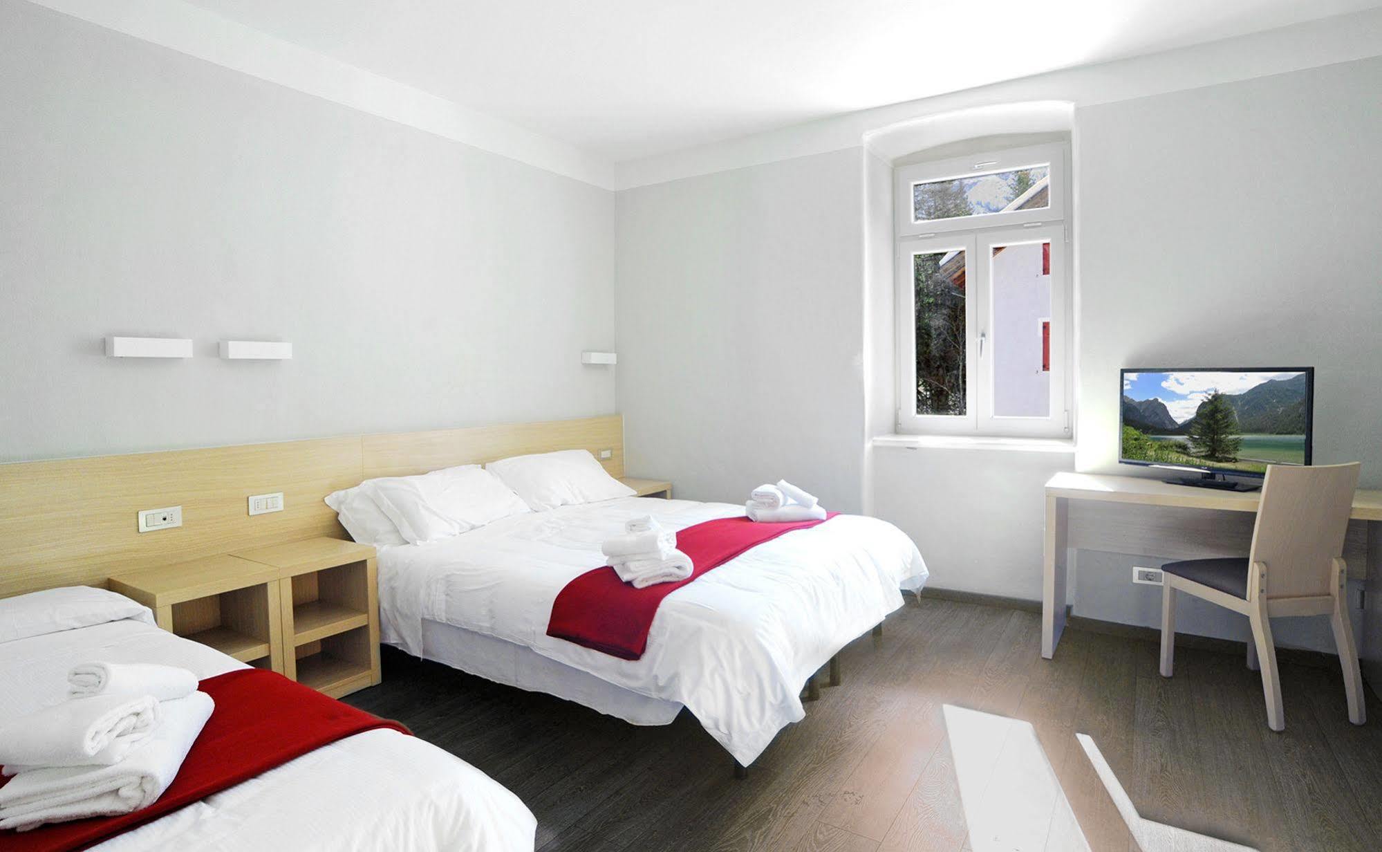 Hotel Croda Rossa Карбонин Екстериор снимка